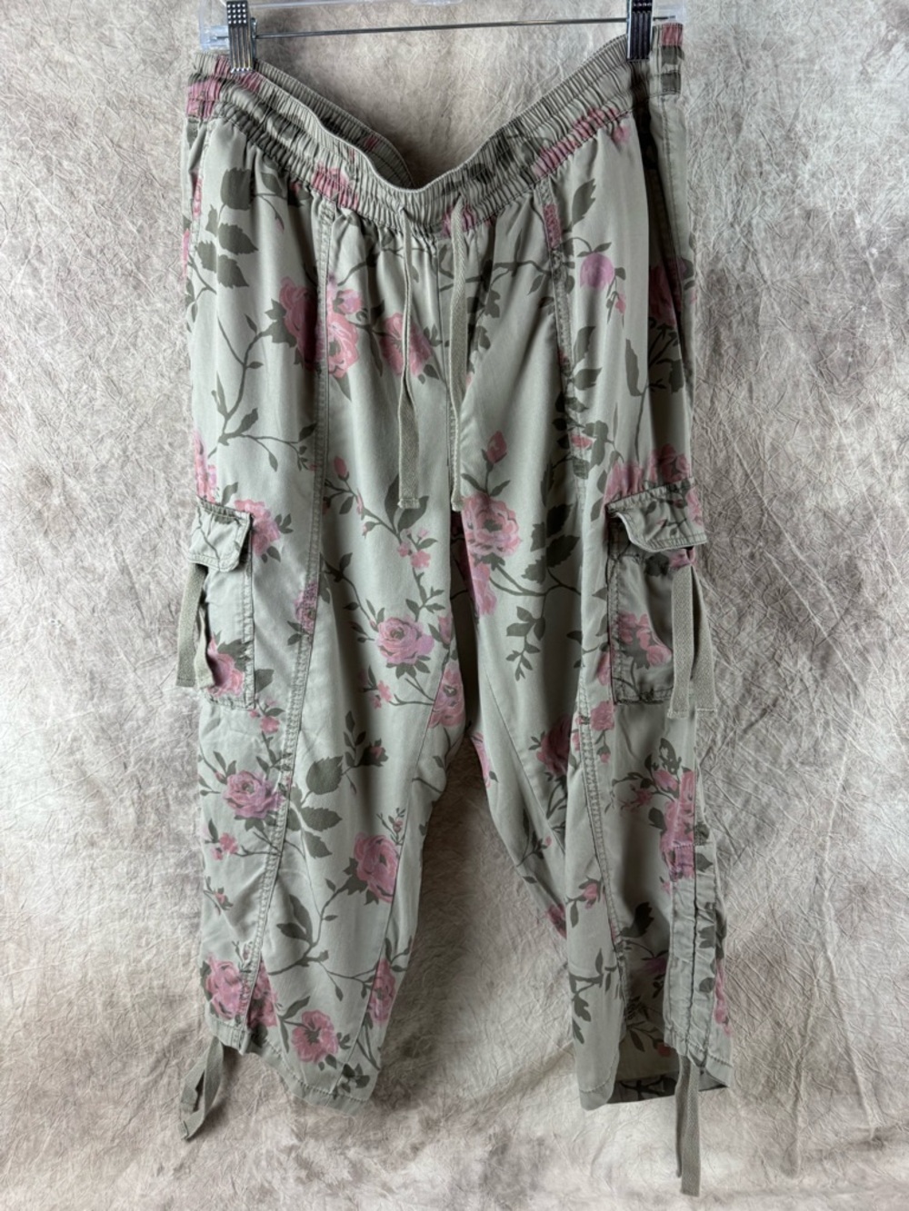 Lane Bryant Olive Green Floral Cargo Capris with Pink Roses 14/16.